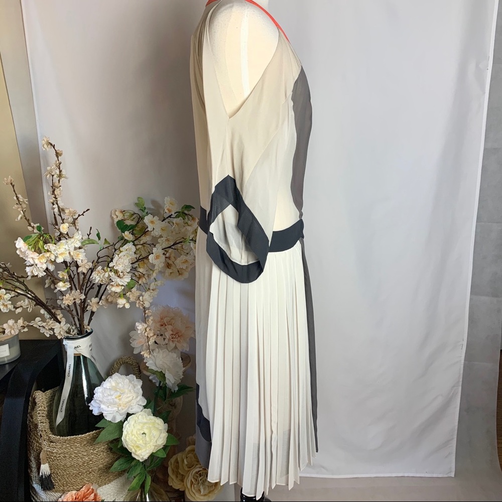BCBGMaxAzria Runway open shoulder dress Small - Picture 5 of 7